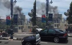 Gudang Toko Kue Ternama di Dago Bandung Terbakar<