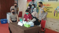 500 Anggota Polrestabes Bandung Disuntik Vaksin Covid-19<