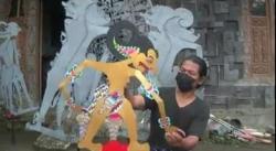 Seniman asal Magelang Ini Buat Wayang dari Galvalum 