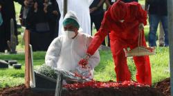 Penuh Haru, Pemakaman Rina Gunawan di TPU Tanah Kusir Dilaksanakan dengan Protokol Kesehatan Ketat