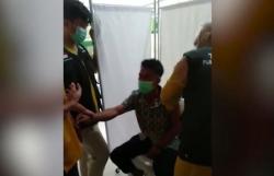 Video Tingkah Lucu Nakes di Makassar saat Takut Disuntik Vaksin 