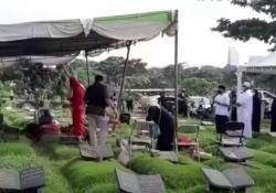 Video Teddy Syah Menangis saat Sampaikan Detik-Detik Terakhir bersama Rina Gunawan