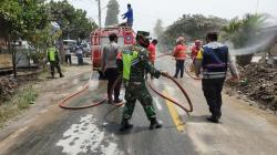 BPBD Karo Semprot Puluhan Desa yang Terpapar Abu Vulkanis Gunung Sinabung
