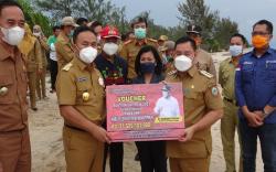 Gubernur Kalteng Lakukan Penyerahan Bantuan 2 Kapal 3-5 GT dan Voucher DAK Fisik 2021 Bidang Pendidikan