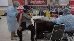 487 Personel Brimob Polda Sultra Mulai Disuntik Vaksin Covid-19