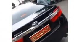 Viral Perempuan Pamerkan Mobil Dinas TNI, Kapuspen : Pelat Nomor Bodong<