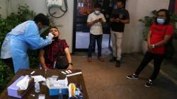 Masuk Kafe di Surabaya, Pengunjung Wajib Rapid Test Antigen