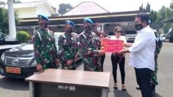Wanita Cantik Pamer Mobil Ngaku Beli Pelat Nomor TNI Bodong Rp1,5 Juta<