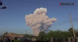 Video Luncuran Awan Panas Gunung Sinabung Menyisakan Abu Vulkanik