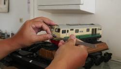 Salut, Pensiunan di Cimahi Mampu Buat Miniatur Kereta, Dipasarkan hingga ke Mancanegara