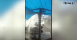 Video Papan Reklame Timpa Mobil di Tasikmalaya