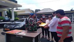 Aksi Wanita Cantik Pamer Mobil Berpelat TNI Bodong, Denpom: Motifnya Gaya-gayaan<