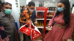 Menparekraf Sandiaga Uno Borong Oleh-Oleh Khas Manado saat Berkunjung ke Sulut 