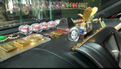 Mobil Penuh Emas dan Berlian di Subang Viral di Sosmed<