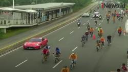 Video Pesepeda Nekat Pakai Jalur Tengah Jalan Protokol Jakarta