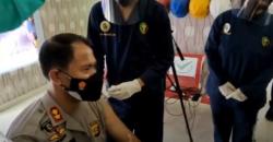 710 Personel Polres OKI Disuntik Vaksin, Dimulai dari Kapolres AKBP Alamsyah Pelupessy<