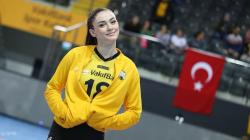 Kenalan dengan Zehra Gunes, Pevoli Cantik asal Turki yang Senyumnya Bikin Gemes