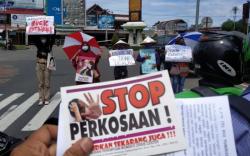 Hari Perempuan Sedunia 2021, Massa di Padang Gelar Aksi Desak RUU PKS Disahkan