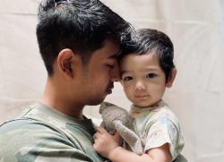 Unggah Foto Arya Saloka Gendong Anak, Putri Anne Bongkar Sifat Asli Suami: Jangan Percaya Tatapan Manisnya   