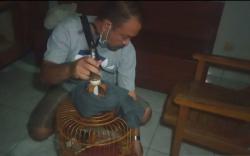 Polda NTB Tangkap Pengedar yang Sembunyikan Sabu Dalam Sangkar Burung