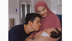 Zaskia Sungkar Unggah Foto Gendong Bayi, Netizen Heboh Dikira Sudah Lahiran 