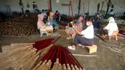 Sapu Lidi Produksi Tegal Seharga Rp80.000 Diekspor ke Taiwan hingga Jepang
