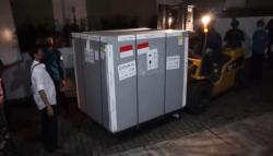 Dini Hari, 1,1 Juta Vaksin Astrazeneca Tiba di Biofarma Bandung<