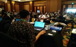 1.100 Pelayan Publik dan Dosen di Kota Bandung Disuntik Vaksin Covid-19<