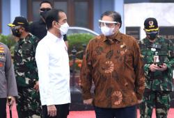 Presiden Jokowi Tinjau Vaksinasi Massal di MAJT dan Kompleks Kantor Gubernur Jateng 