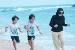 Masih Proses Perceraian, Ririe Fairus Ajak Liburan Anak-anaknya