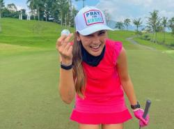 Gaya Modis Luna Maya saat Bermain Golf, Sporty dan Serba Pink!
