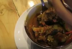 Mencicipi Lezatnya Kuliner Bebek Kuah Pindang di Surabaya