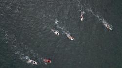 Serunya Bermain Surfing di Pantai Senggigi