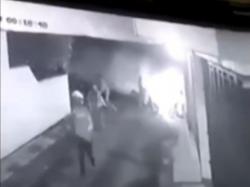 Video Viral Geng Motor Serang Rumah Kos di Cianjur Terekam CCTV