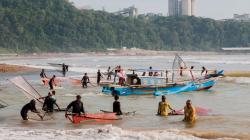 Tradisi Nyalawean, Kegiatan Jaring Ikan Teri Setiap Tanggal 25 Bulan Rajab