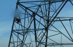 Video PNS Panjat Tower Sutet di Aceh Barat, Diduga Depresi