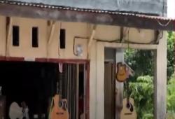 Melihat Gitar Sipoholon dari Kayu Jelutung 