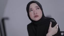 Nissa Sabyan Nangis di Video Klip Terbaru, Netizen: Sapu Rumah Tangga Sebelah<