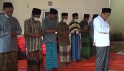 Dibimbing Abuya Muhtadi, Pengikut Aliran Hakekok di Pandeglang Salat Berjemaah
