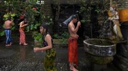 Rangkaian Hari Raya Nyepi, Umat Hindu Bali Gelar Ritual Melukat 