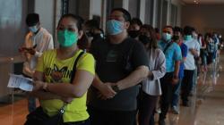 Antuasiasme Karyawan Mal Disuntik Vaksin Covid-19 Dosis Kedua