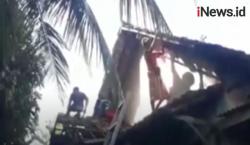 Video Perempuan di Mojokerto Hancurkan Rumah Mantan Suami karena Rebutan Harta