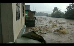 Debit Sungai Ogan Meninggi, Warga 6 Kecamatan di OKU Waspada Banjir<