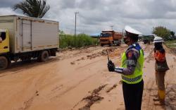 Perbaikan Jalan Gubernur Syarkawi Kalsel Dikebut