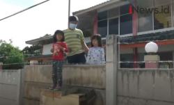 Kisah Keluarga Hadiyanti Lompati Pagar Beton demi Keluar Rumah