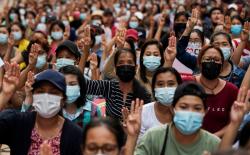   Ribuan Warga Myanmar Melarikan Diri dari Wilayah Darurat Militer