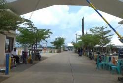 Video Jalan Berlubang di Maros Disterilkan dari Hewan Ternak untuk Kunjungan Presiden<