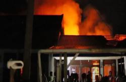 Video Aliran Listrik di Meulaboh Padam saat 4 Rumah Warga Terbakar