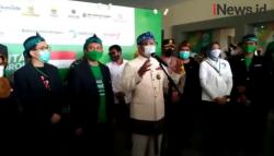 Video Ridwan Kamil Tinjau Vaksinasi Massal Perusahaan Angkutan Online di GOR Arcamanik Bandung
