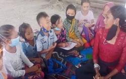 Belajar di Bawah Pohon, Anak-Anak di Lombok Ini Kuasai 5 Bahasa Asing